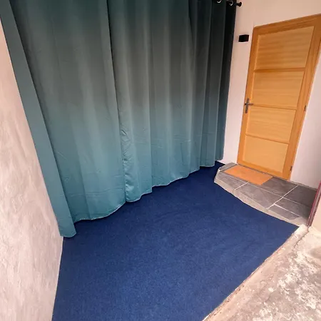 Habitación en casa particular Et Sud Doré Avec Piscine En Saison Paulhan