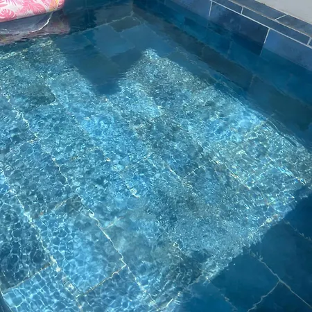 Et Sud Doré Avec Piscine En Saison *