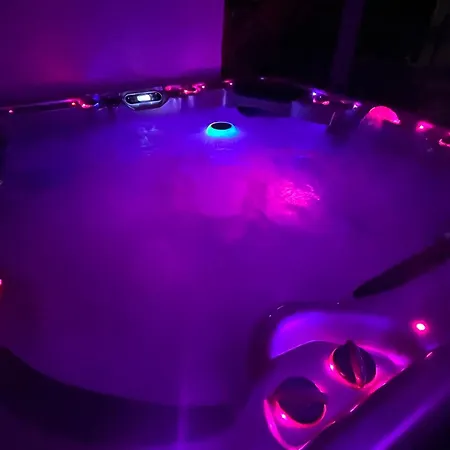 Et Sud Doré Avec Piscine En Saison Habitación en casa particular *