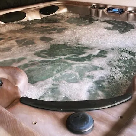 Et Sud Doré Avec Piscine En Saison Habitación en casa particular *